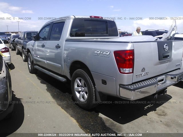 1N6AA07C08N358440 - 2008 NISSAN TITAN XE/SE/LE/PRO-4X SILVER photo 3