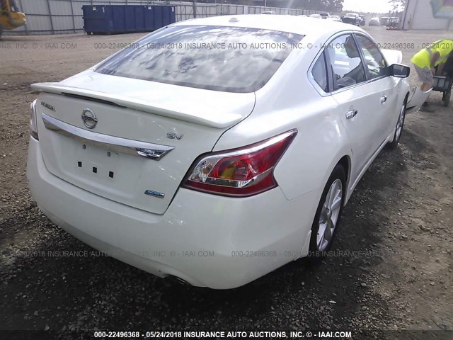 1N4AL3AP8DN518008 - 2013 NISSAN ALTIMA 2.5/S/SV/SL WHITE photo 4