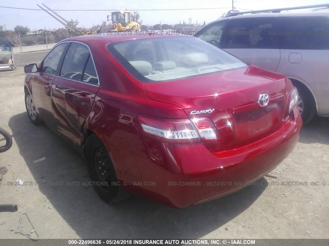4T1BF3EK2BU714044 - 2011 TOYOTA CAMRY SE/LE/XLE RED photo 3