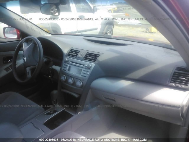 4T1BF3EK2BU714044 - 2011 TOYOTA CAMRY SE/LE/XLE RED photo 5