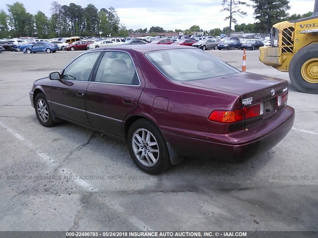 4T1BF28K11U967246 - 2001 TOYOTA CAMRY LE/XLE RED photo 3