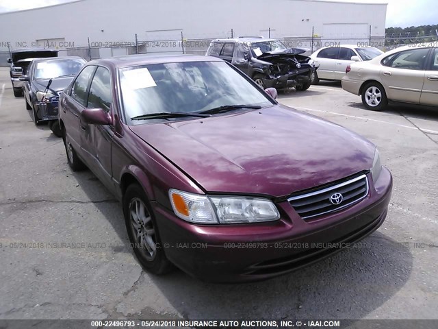 4T1BF28K11U967246 - 2001 TOYOTA CAMRY LE/XLE RED photo 6