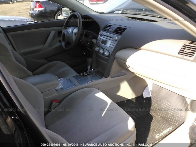 4T4BF3EKXBR168373 - 2011 TOYOTA CAMRY SE/LE/XLE 黑色 照片 5