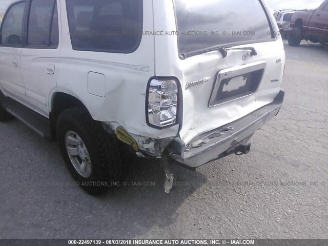 JT3GN86R520227373 - 2002 TOYOTA 4RUNNER SR5 WHITE photo 6