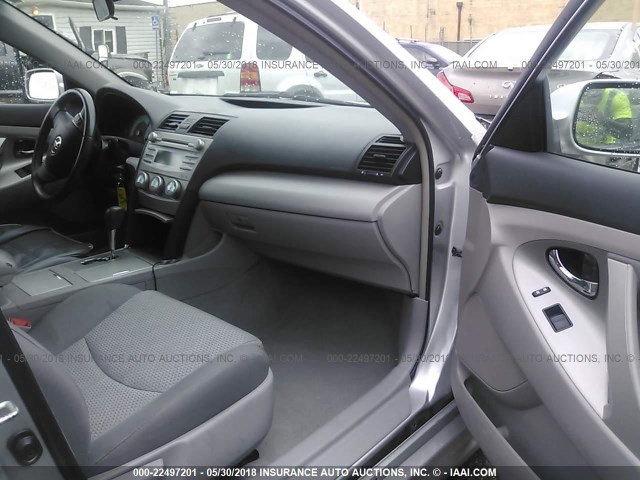 4T1BE46K69U801639 - 2009 TOYOTA CAMRY SE/LE/XLE 银色 照片 5