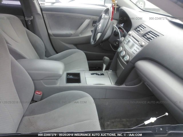 4T4BE46K88R012753 - 2008 TOYOTA CAMRY CE/LE/XLE/SE GRAY photo 5