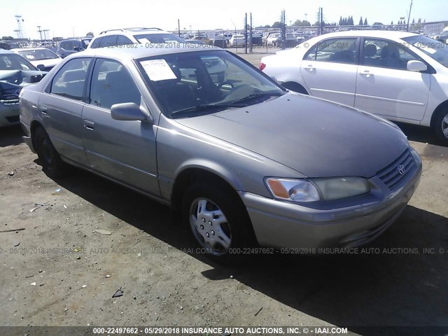 JT2BF22K4W0143617 - 1998 TOYOTA CAMRY CE/LE/XLE GOLD photo 1