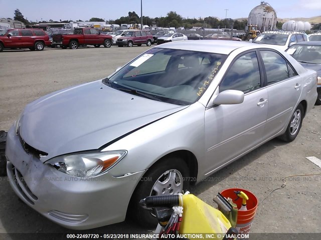4T1BF32K72U518458 - 2002 TOYOTA CAMRY LE/XLE/SE ვერცხლისფერი ფოტო 2