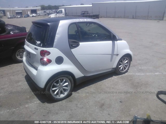 WMEEJ31X28K173326 - 2008 SMART FORTWO PURE/PASSION WHITE photo 4