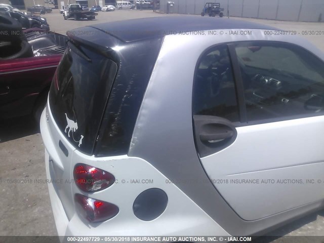 WMEEJ31X28K173326 - 2008 SMART FORTWO PURE/PASSION WHITE photo 6