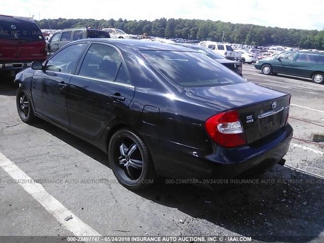 4T1BE32K62U031240 - 2002 TOYOTA CAMRY LE/XLE/SE შავი ფოტო 3