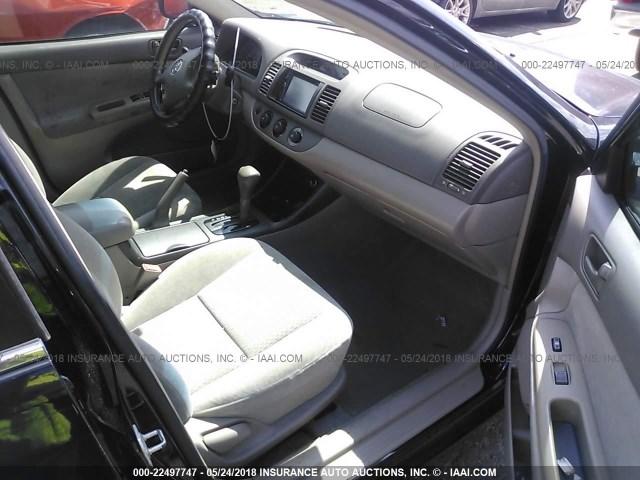 4T1BE32K62U031240 - 2002 TOYOTA CAMRY LE/XLE/SE შავი ფოტო 5