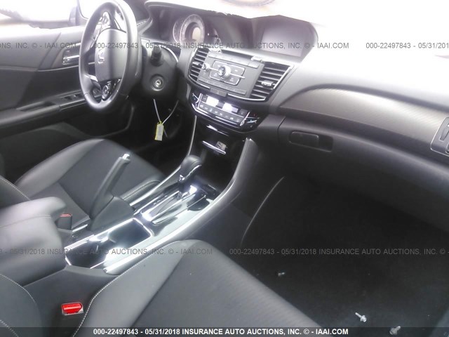 1HGCR2F5XHA070713 - 2017 HONDA ACCORD SPORT 灰色 照片 5