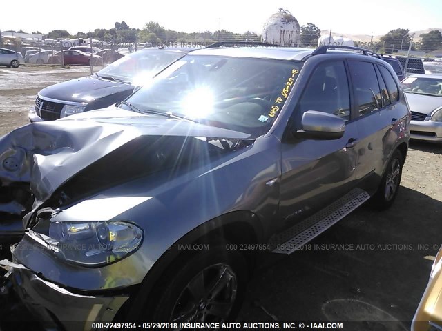 5UXZW0C59C0B89489 - 2012 BMW X5 XDRIVE35D GRAY photo 2