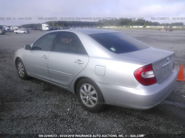 4T1BE32K12U573040 - 2002 TOYOTA CAMRY LE/XLE/SE SILVER photo 3