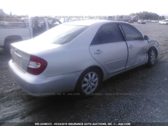 4T1BE32K12U573040 - 2002 TOYOTA CAMRY LE/XLE/SE ვერცხლისფერი ფოტო 4