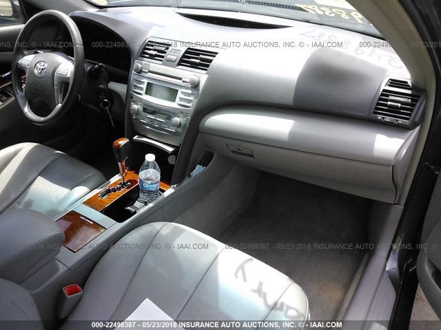 4T1BE46KX9U414821 - 2009 TOYOTA CAMRY SE/LE/XLE ნაცრისფერი ფოტო 5