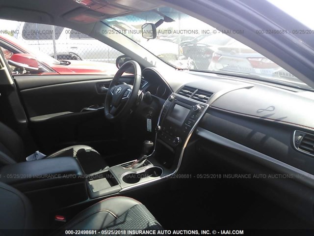 4T1BF1FK4FU090613 - 2015 TOYOTA CAMRY LE/XLE/SE/XSE BLACK photo 5