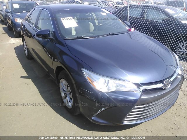 4T4BF1FK9FR486462 - 2015 TOYOTA CAMRY LE/XLE/SE/XSE ლურჯი ფოტო 1