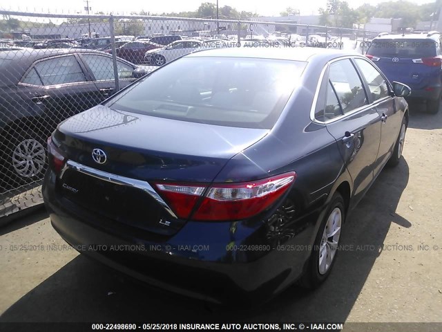 4T4BF1FK9FR486462 - 2015 TOYOTA CAMRY LE/XLE/SE/XSE ლურჯი ფოტო 4