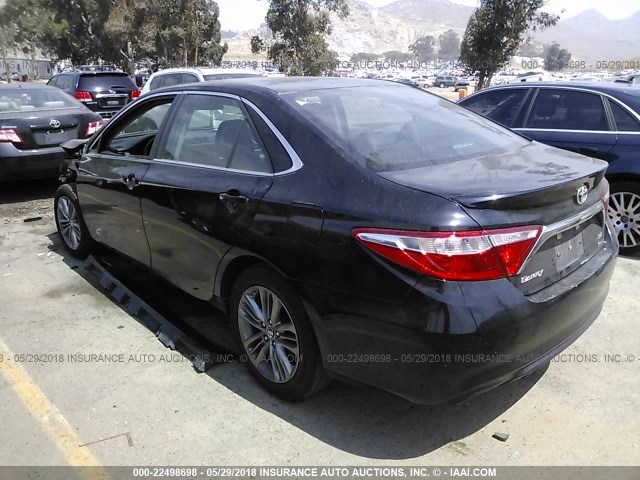 4T1BF1FK9GU137183 - 2016 TOYOTA CAMRY LE/XLE/SE/XSE BLACK photo 3