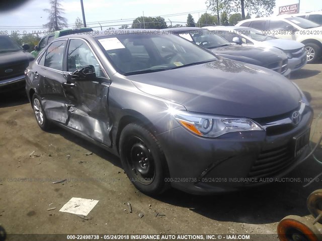4T4BF1FKXGR538330 - 2016 TOYOTA CAMRY LE/XLE/SE/XSE 灰色 照片 1