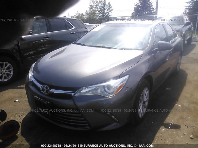4T4BF1FKXGR538330 - 2016 TOYOTA CAMRY LE/XLE/SE/XSE 灰色 照片 2