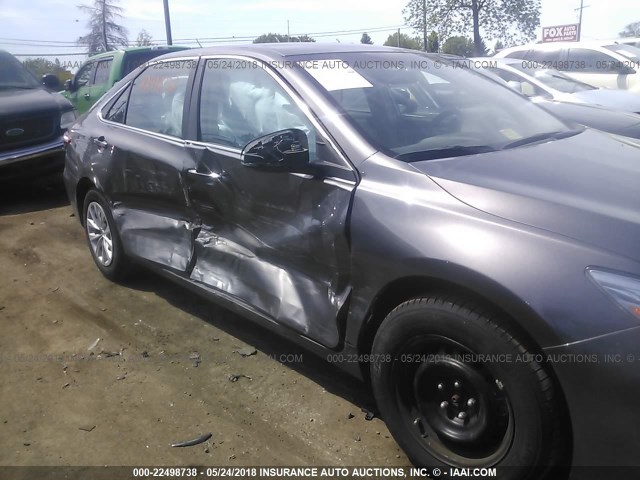 4T4BF1FKXGR538330 - 2016 TOYOTA CAMRY LE/XLE/SE/XSE 灰色 照片 6