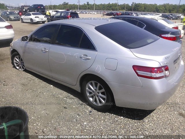 4T4BF3EKXBR187800 - 2011 TOYOTA CAMRY SE/LE/XLE ვერცხლისფერი ფოტო 3