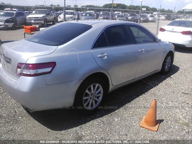 4T4BF3EKXBR187800 - 2011 TOYOTA CAMRY SE/LE/XLE ვერცხლისფერი ფოტო 4