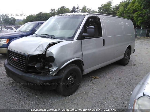 1GTFG15X361131136 - 2006 GMC SAVANA SILVER photo 2