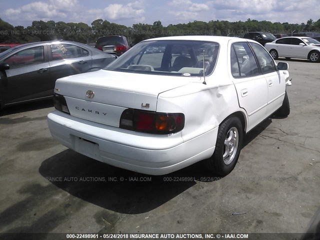 4T1BG12K2TU934503 - 1996 TOYOTA CAMRY DX/LE/XLE WHITE photo 4