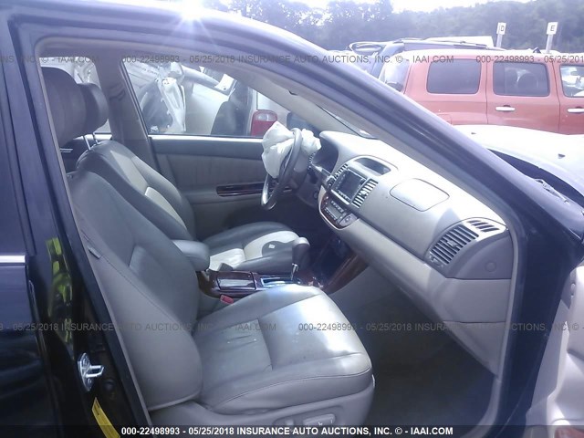 4T1BF30K06U627773 - 2006 TOYOTA CAMRY LE/XLE/SE შავი ფოტო 5
