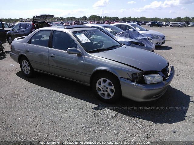 JT2BG22K9Y0448935 - 2000 TOYOTA CAMRY CE/LE/XLE ნაცრისფერი ფოტო 1