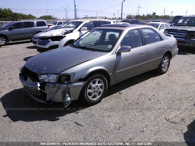 JT2BG22K9Y0448935 - 2000 TOYOTA CAMRY CE/LE/XLE ნაცრისფერი ფოტო 2