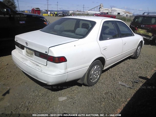 JT2BG22K7V0060422 - 1997 TOYOTA CAMRY LE/XLE WHITE photo 4