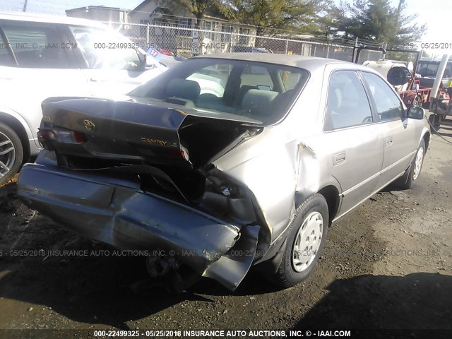 4T1BG22K7WU237466 - 1998 TOYOTA CAMRY CE/LE/XLE TAN photo 4