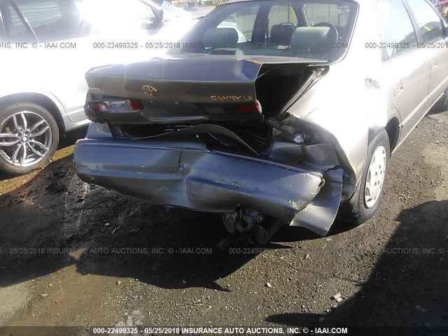 4T1BG22K7WU237466 - 1998 TOYOTA CAMRY CE/LE/XLE TAN photo 6