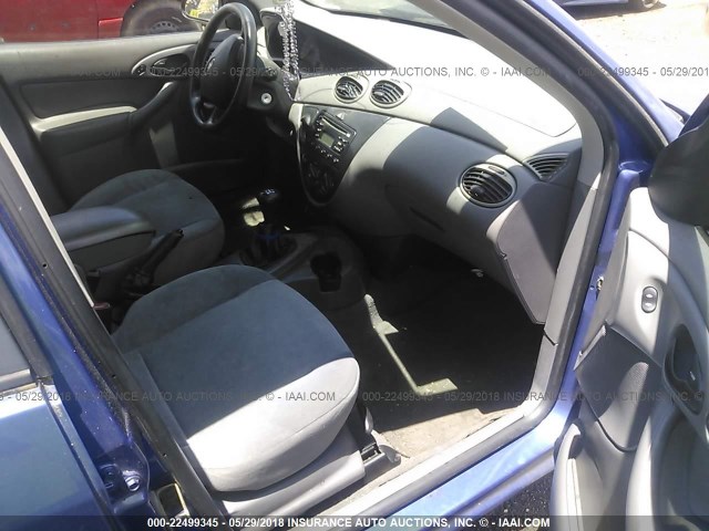 1FAFP34P02W117176 - 2002 FORD FOCUS SE/SE COMFORT BLUE photo 5