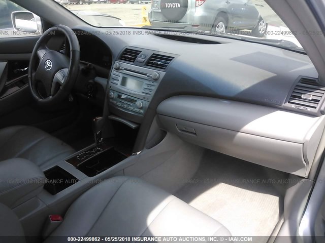 4T1BE46K28U214756 - 2008 TOYOTA CAMRY CE/LE/XLE/SE SILVER photo 5