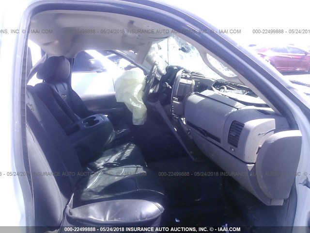 1GCEC14XX7Z638594 - 2007 CHEVROLET SILVERADO C1500 CLASSIC 白色 照片 5