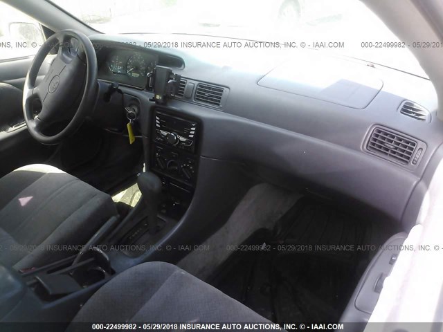 JT2BG22K0Y0393890 - 2000 TOYOTA CAMRY CE/LE/XLE WHITE photo 5
