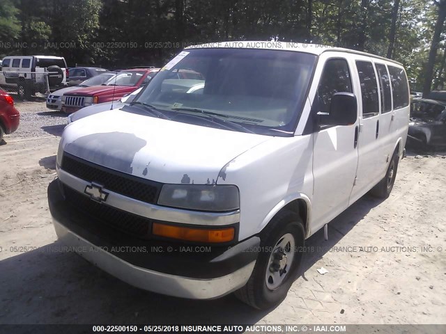 1GBFG15T061262011 - 2006 CHEVROLET EXPRESS G1500  WHITE photo 2