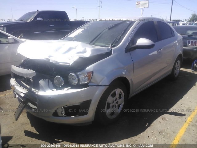 1G1JB5SH4G4167066 - 2016 CHEVROLET SONIC LS 银色 照片 2