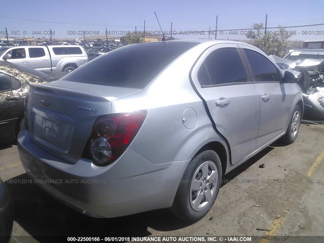 1G1JB5SH4G4167066 - 2016 CHEVROLET SONIC LS 银色 照片 4