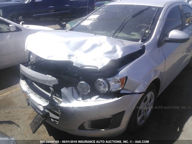 1G1JB5SH4G4167066 - 2016 CHEVROLET SONIC LS 银色 照片 6