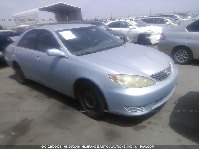 JTDBE32K863058343 - 2006 TOYOTA CAMRY LE/XLE BLUE photo 1