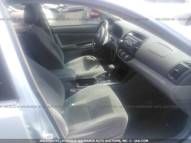 JTDBE32K863058343 - 2006 TOYOTA CAMRY LE/XLE BLUE photo 5