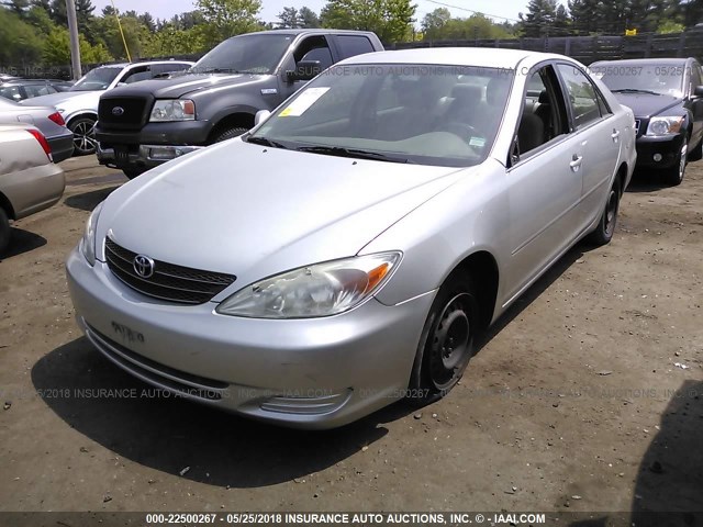 JTDBE32KX40299805 - 2004 TOYOTA CAMRY LE/XLE Արծաթագույն լուսանկար 2