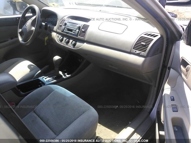 4T1BE32K64U907890 - 2004 TOYOTA CAMRY LE/XLE/SE შავი ფოტო 5